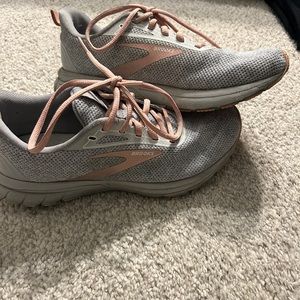 Brooks Sneakers